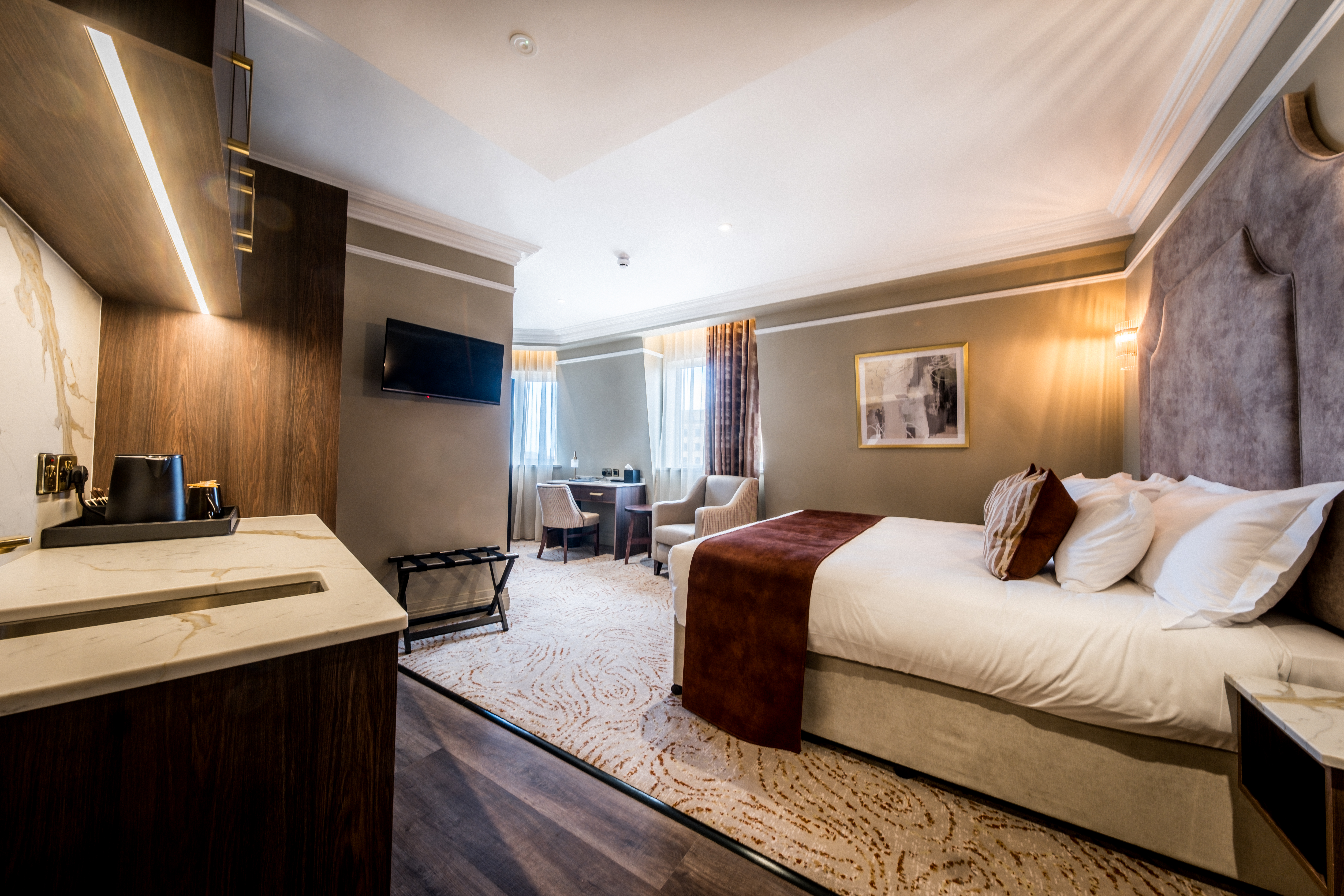 Deluxe king room